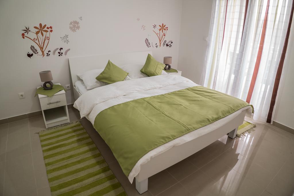 Apartments Malina Vir Εξωτερικό φωτογραφία